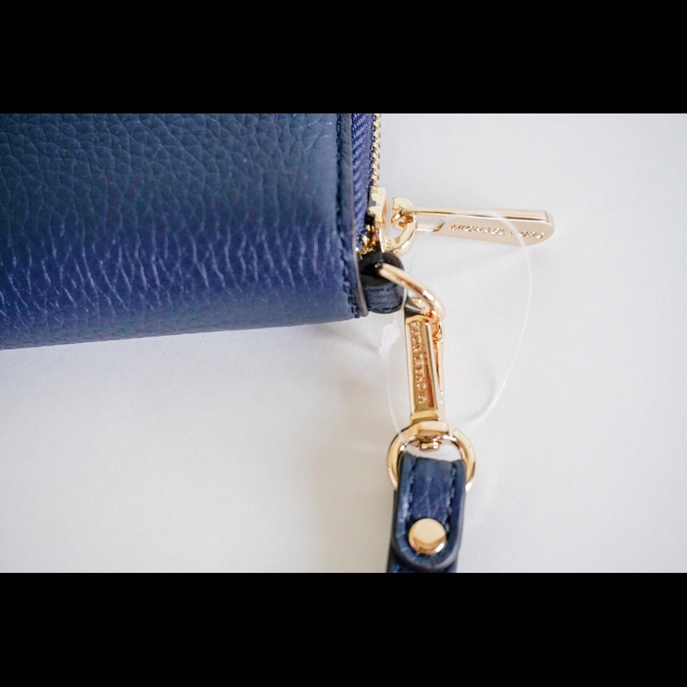 Michael Kors Large Leather Wristlet Navy Blue - Picture 8 of 8